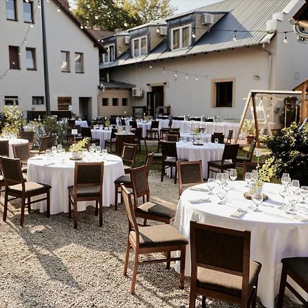 Revesz Hotel, Restaurant And Rosa Spa Дьёр Экстерьер фото