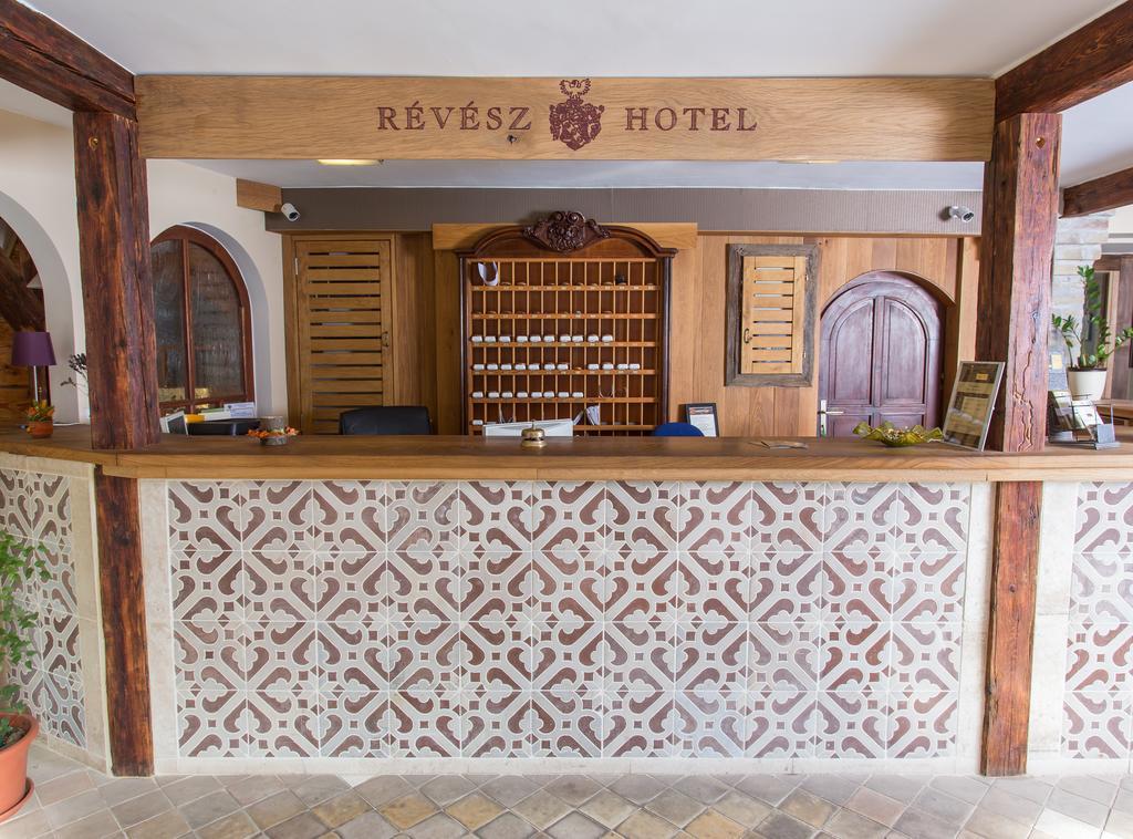 Revesz Hotel, Restaurant And Rosa Spa Дьёр Экстерьер фото